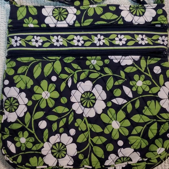 Vera Bradley LUCKY YOU large crossbody bag bucket purse green navy white - Picture 2 of 11